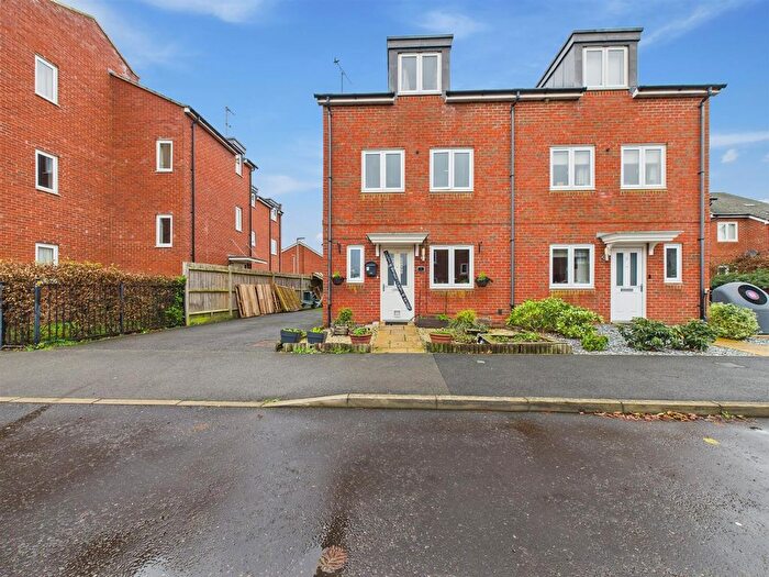 3 Bedroom Semi Detached House For Sale In Bramley Road, Berryfields, Aylesbury, HP18