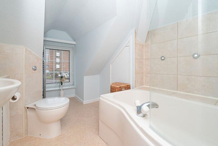 1 Bedroom Flat For Sale In Marlborough Road, Watford, Hertfordshire, WD18