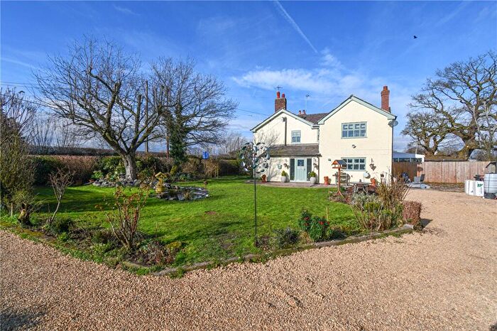 3 Bedroom Semi-Detached House For Sale In Parkgate Road, Woodbank, Chester, CH1