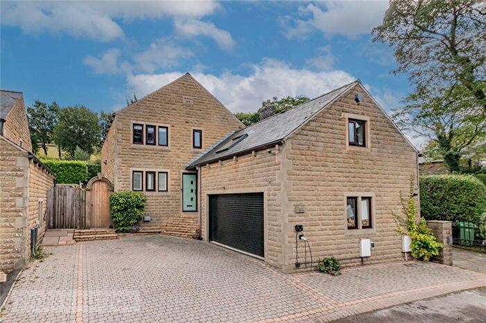 4 Bedroom Detached House For Sale In Springmeadow Lane, Uppermill, Saddleworth, OL3