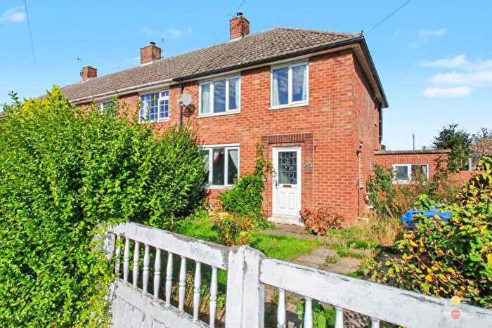 3 Bedroom End Of Terrace House For Sale In Southwold Crescent, Grimsby, South Humberside, DN33