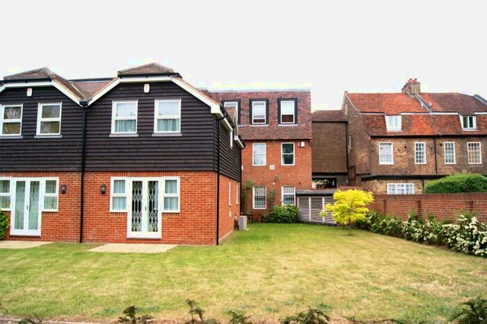 1 Bedroom Apartment To Rent In White Hart House, Colnbrook, Berkshire, SL3
