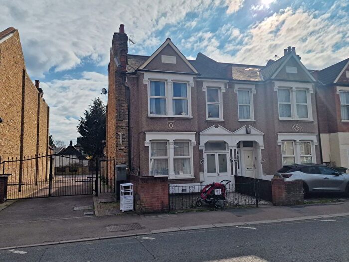 3 Bedroom Flat For Sale In Sangley Road, London, SE6