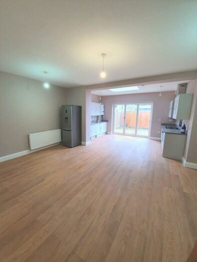 3 Bedroom Apartment To Rent In Fox Lane, London, N13