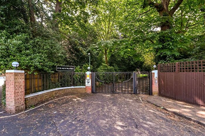 2 Bedroom Flat To Rent In Cambridge Park, Twickenham, TW1