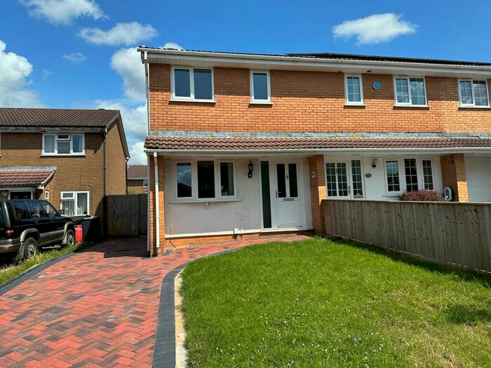 3 Bedroom House To Rent In Longs Drive, Yate, Bristol, BS37