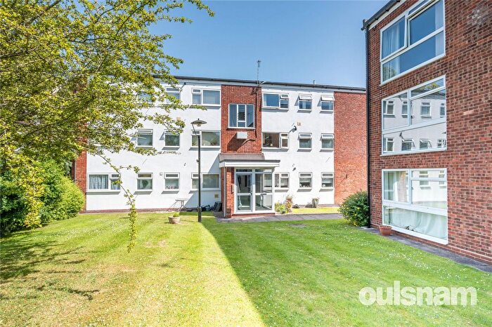 2 Bedroom Flat For Sale In Northfield Road, Kings Norton, Birmingham, B30