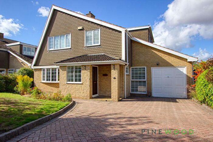 3 Bedroom Detached House For Sale In Rowan Crescent, Crabtree Park, Worksop, S80