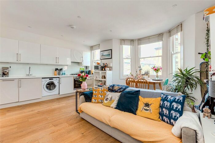 2 Bedroom Flat To Rent In Shelgate Road, Between The Commons, SW11