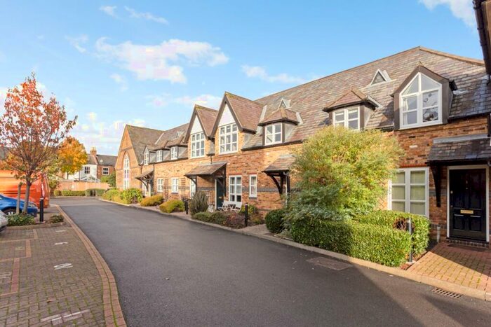 2 Bedroom Flat To Rent In Alexandra Court Alexandra Road, SL4