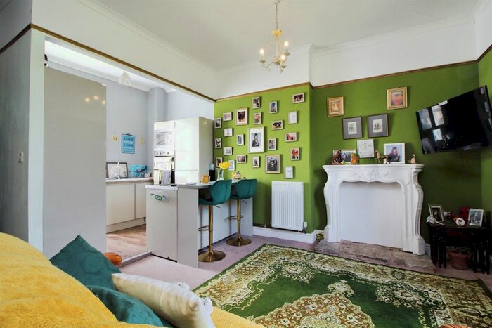 1 Bedroom Flat For Sale In Avoncroft, Offenham, Evesham, WR11