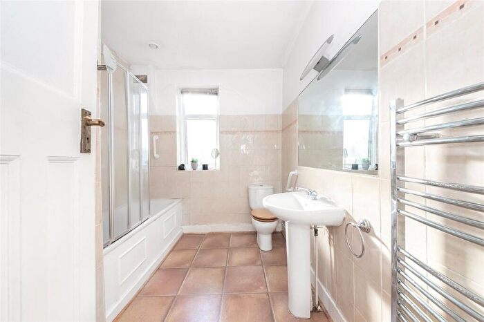 3 Bedroom Terraced House For Sale In Fairlands Avenue, Thornton Heath, CR7