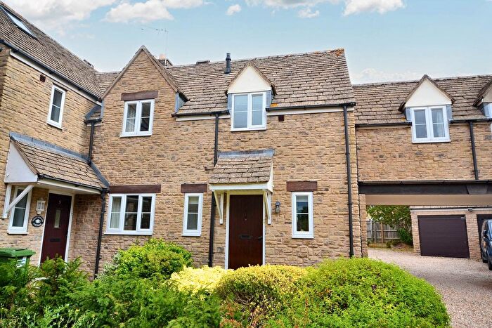 3 Bedroom End Of Terrace House For Sale In Highgate Court, Broadway, Worcestershire, WR12