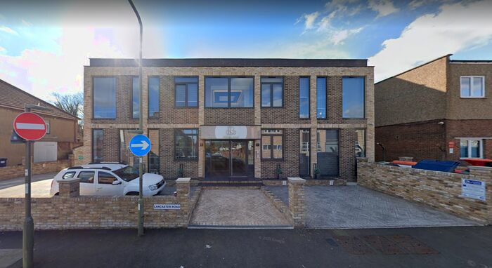 2 Bedroom Flat To Rent In Bowland House, 30 Lancaster Road, Brentwood EN4