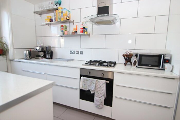 2 Bedroom Flat To Rent In High Road, London, N17
