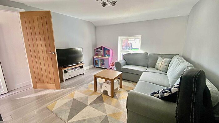 2 Bedroom Apartment To Rent In High Street, Rushden, NN10