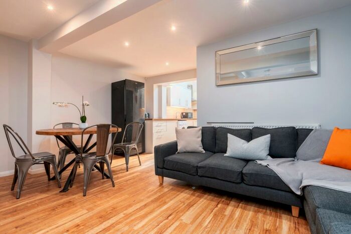 6 Bedroom Property To Rent In Derby Road, Manchester, M14