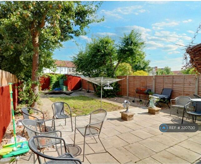 3 Bedroom End Of Terrace House To Rent In Martley Drive, Ilford, IG2