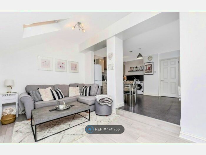 1 Bedroom Flat To Rent In Slipshatch Road, Reigate, RH2