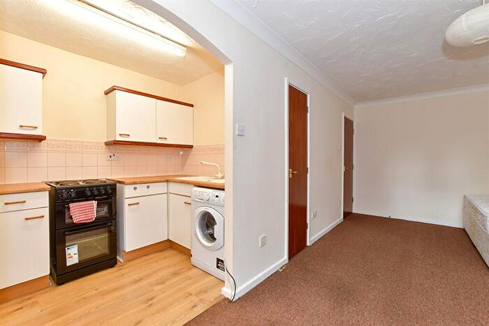1 Bedroom Flat To Rent In Colenso Road, Ilford, IG2