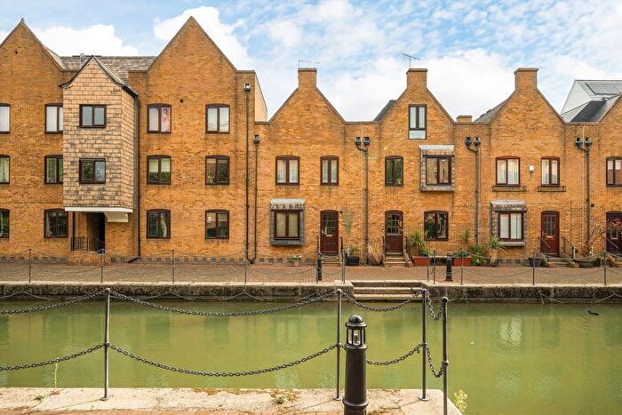 2 Bedroom Property For Sale In Waterman Way, Wapping, E1W