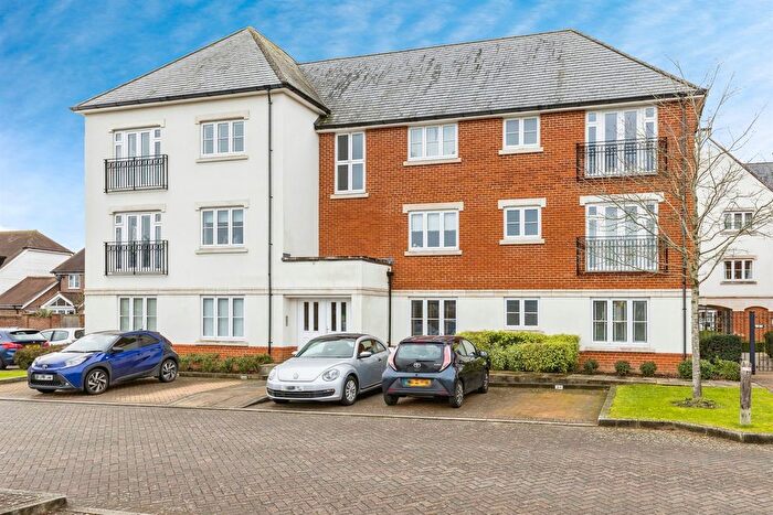 2 Bedroom Flat For Sale In Scholars Walk, Horsham, RH12