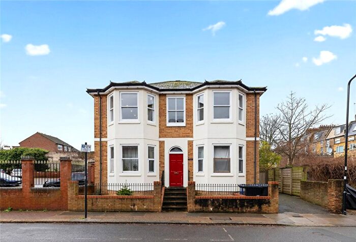 3 Bedroom Flat To Rent In Langley Drive, London, W3