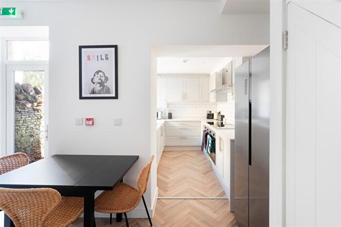 6 Bedroom House To Rent In Thicket Road, Bristol, BS16