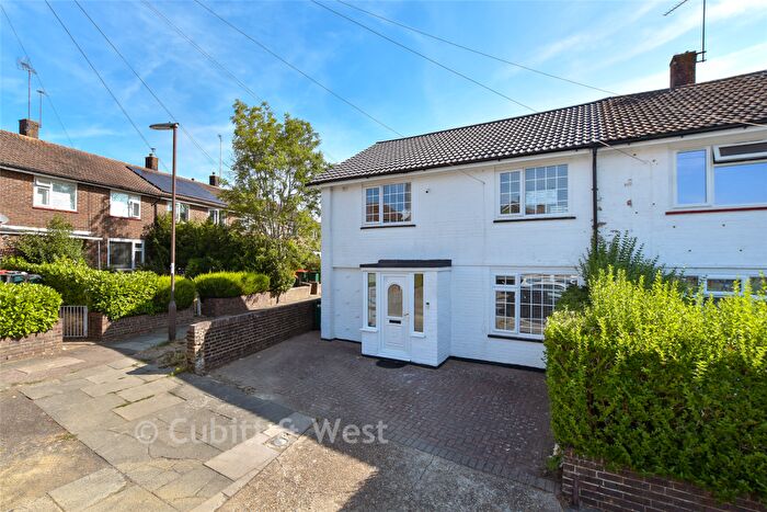 4 Bedroom End Of Terrace House For Sale In Shepherd Close, Crawley, West Sussex, RH10
