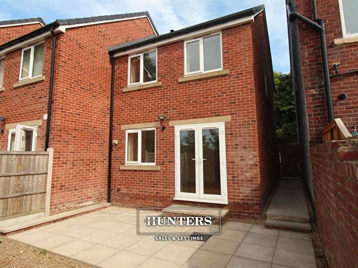 3 Bedroom Town House To Rent In Castleford Road, Normanton, WF6