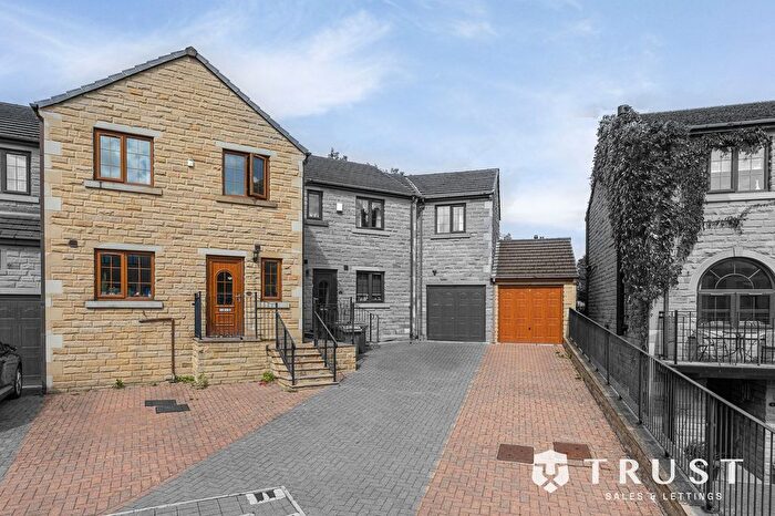 3 Bedroom Terraced House For Sale In Greenside Court, Mirfield, WF14