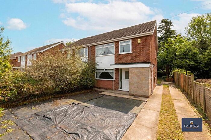 3 Bedroom Semi Detached House For Sale In St. Nicholas Drive, Grimsby, DN37