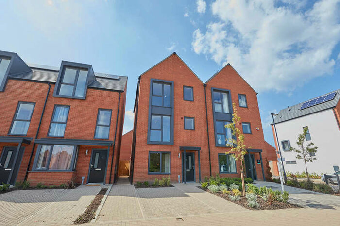 4 Bedroom Semi-Detached House To Rent In Newtonmore Drive, Derby, DE22