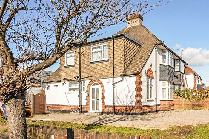 3 Bedroom Semi-Detached House To Rent In Marsh Lane, London, NW7