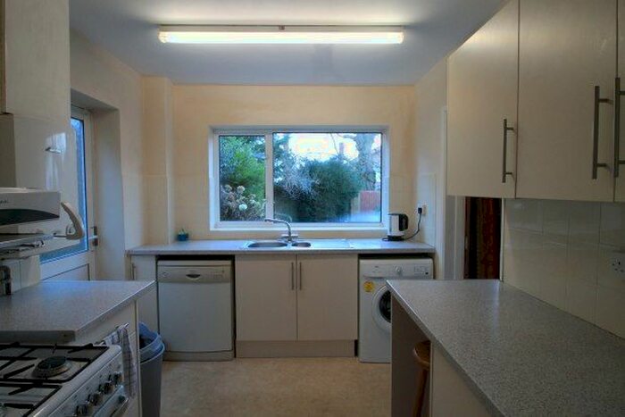 3 Bedroom Property To Rent In Stamford Drive, Bromley, BR2
