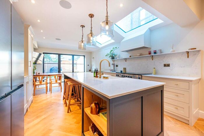 3 Bedroom Terraced House To Rent In Chingford Road, Walthamstow, London, E17