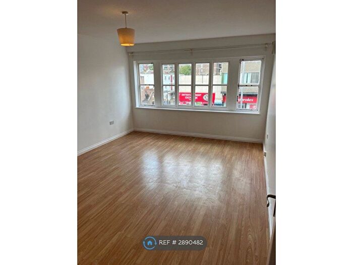 1 Bedroom Flat To Rent In Station Parade, Barking, IG11