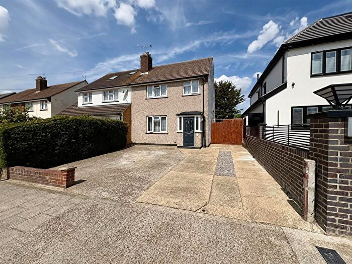 3 Bedroom Semi-Detached House For Sale In Broadstone Road, Hornchurch, RM12