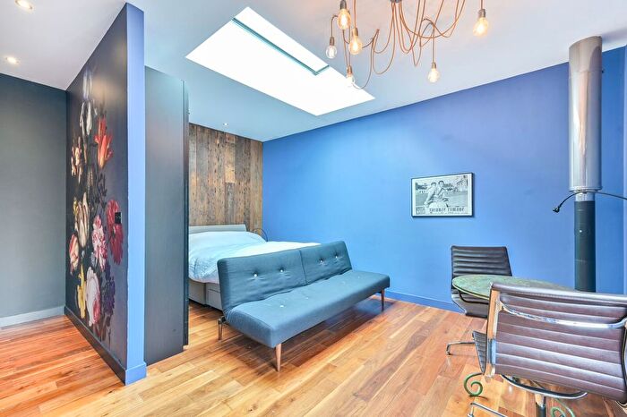 Studio For Sale In Lancaster Road, Notting Hill, London, W11