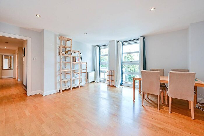 2 Bedroom Flat To Rent In Kew Bridge Road, Brentford, TW8