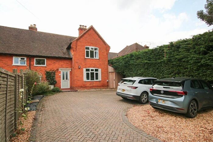 4 Bedroom Semi-Detached House For Sale In Barkham Road, Wokingham, RG41