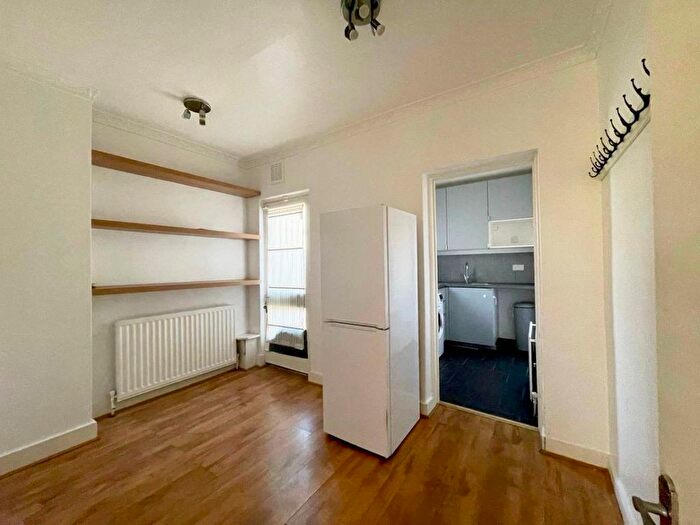 2 Bedroom Terraced House To Rent In Spigurnell Road, London, N17