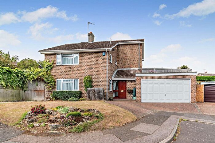 3 Bedroom Detached House For Sale In Chapman Avenue, Maidstone, ME15