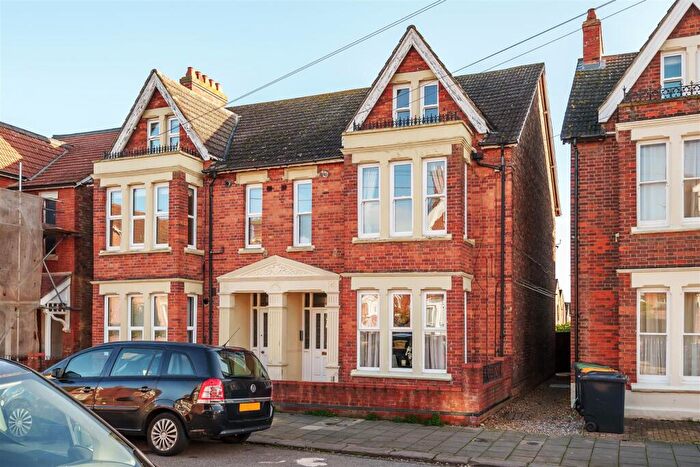 1 Bedroom Flat To Rent In Goldington Avenue, Bedford, MK40