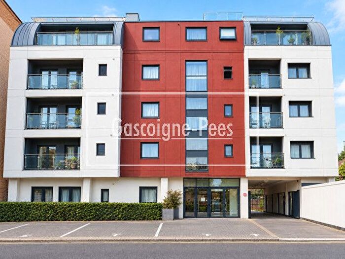 1 Bedroom Flat To Rent In Lavender Park Road, West Byfleet, KT14