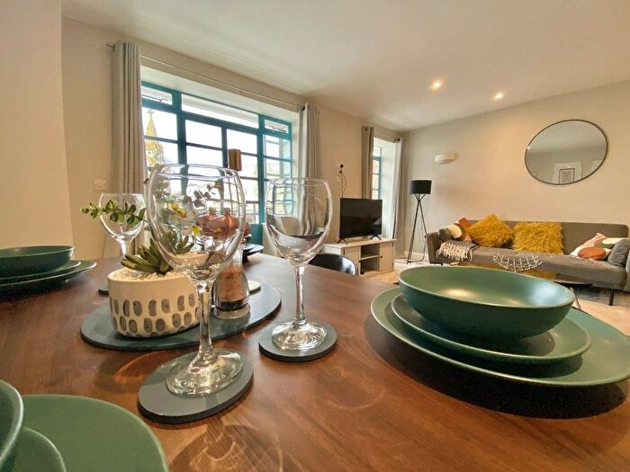 2 Bedroom Flat To Rent In Queens Quay, Victoria Parade, Torquay, TQ1