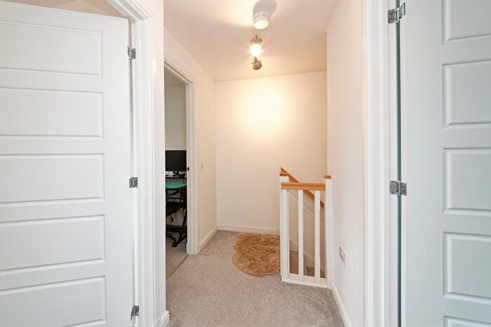 3 Bedroom End Of Terrace House For Sale In Newfield Way, Brookfield, PA5