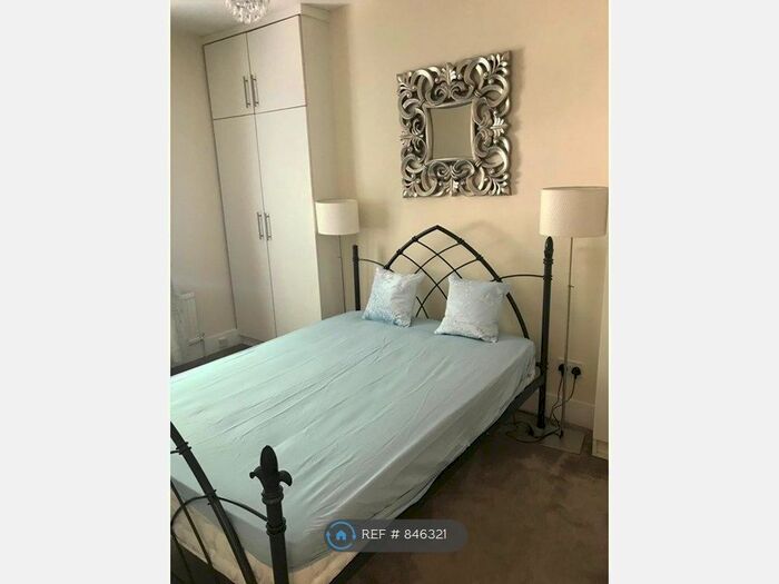 4 Bedroom Flat To Rent In Chiswick High Road, London, W4