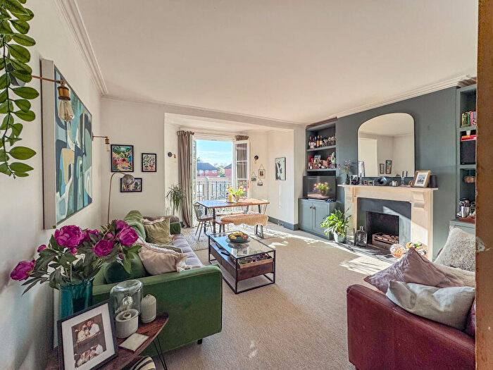 1 Bedroom Flat For Sale In Ewell Road, Surbiton, KT6