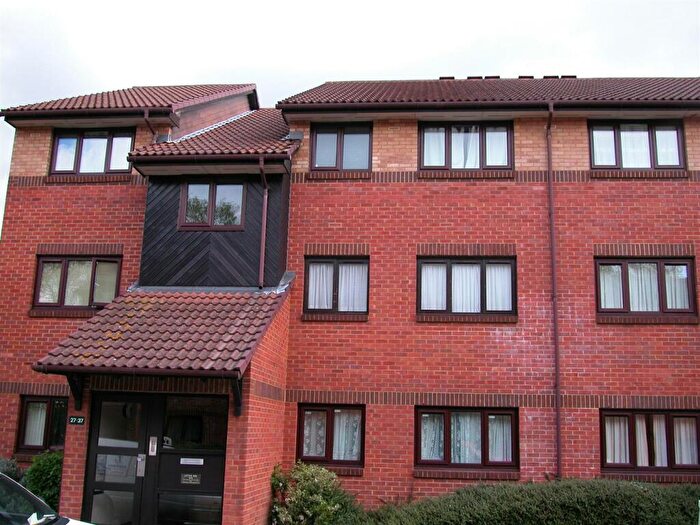 2 Bedroom Apartment To Rent In Pavilion Way, Edgware, Middx, HA8